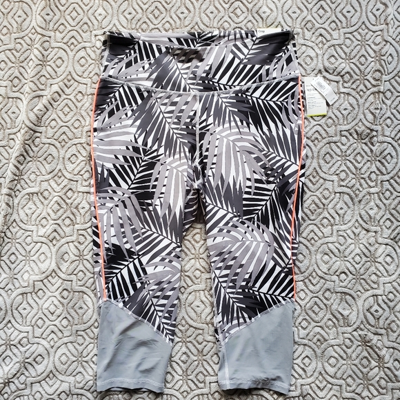 Old Navy Pants - NWT Old Navy Go Dry Crop High Rise Sz XXL